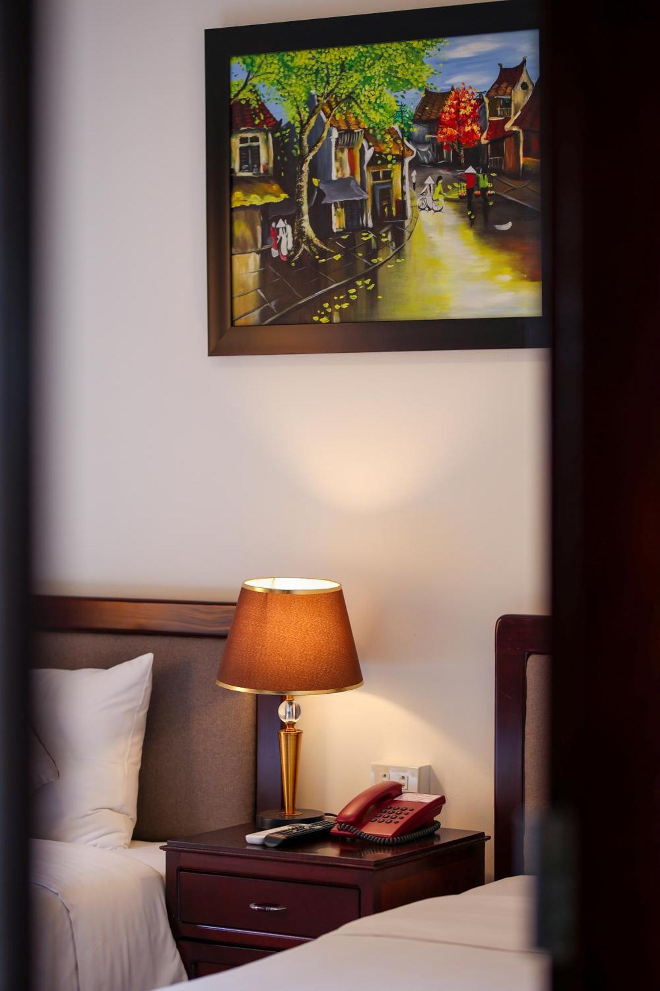 Baly Hotel Hue Exterior foto
